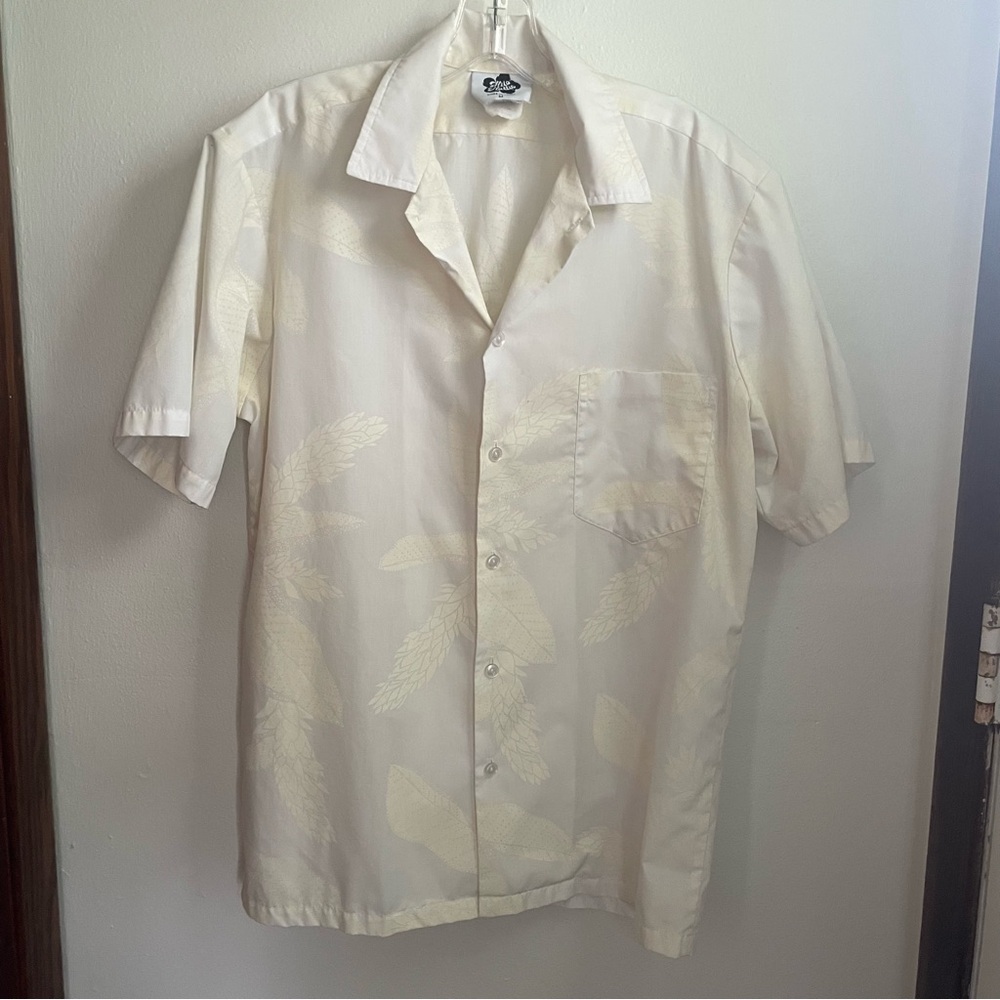 Hilo Hattie Men's Lightwt  Cream Button Down Shirt Tropical design sz M resort